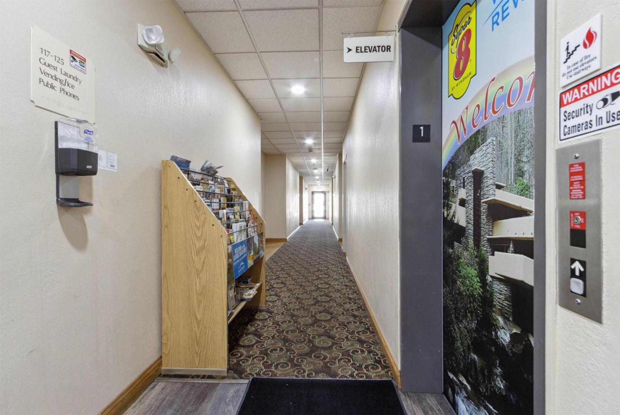 Super 8 By Wyndham Uniontown Pa Hotel Kültér fotó